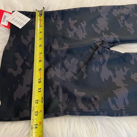 NWT - SPANX Seamless Cropped Camo Leggings Size XL - - Picture 8 of 8